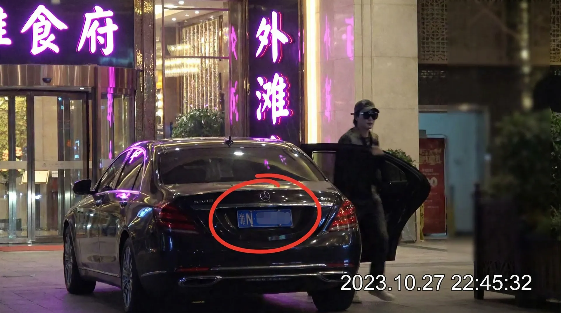 糖心vlog网页版::糖心vlog网页版短视频交流社区 | 极品糖心vlog网页版实时更新 - 豪车餐厅外偷拍